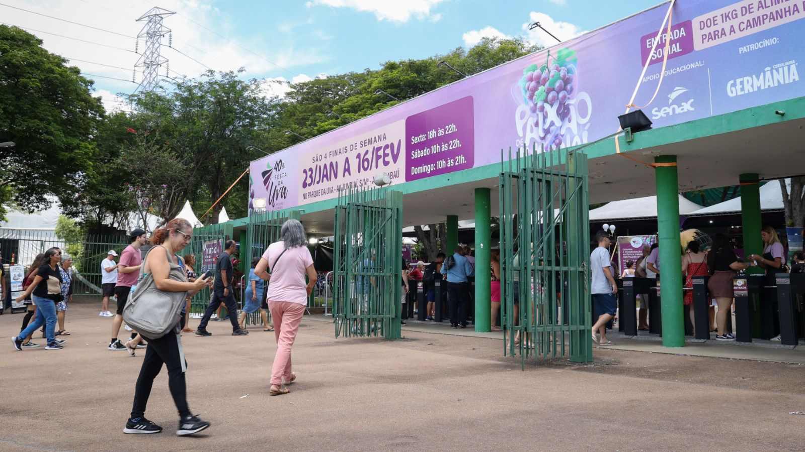 Visitantes na Festa da Uva