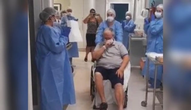 Foto de paciente na cadeira de rodas