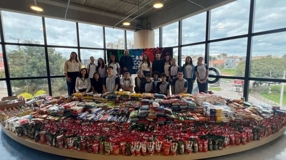 Alunos do Adventista e participantes do Fundo Social