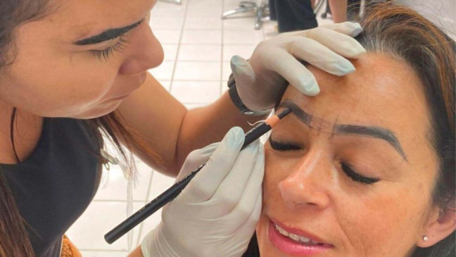 Curso de design de sobrancelha no Fundo Social de Jundiaí