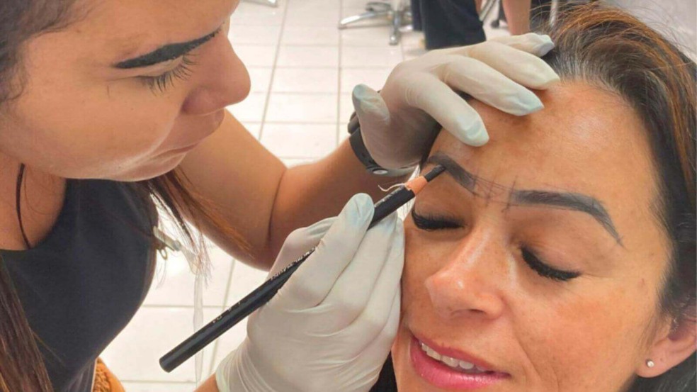 Curso de design de sobrancelha no Fundo Social de Jundiaí