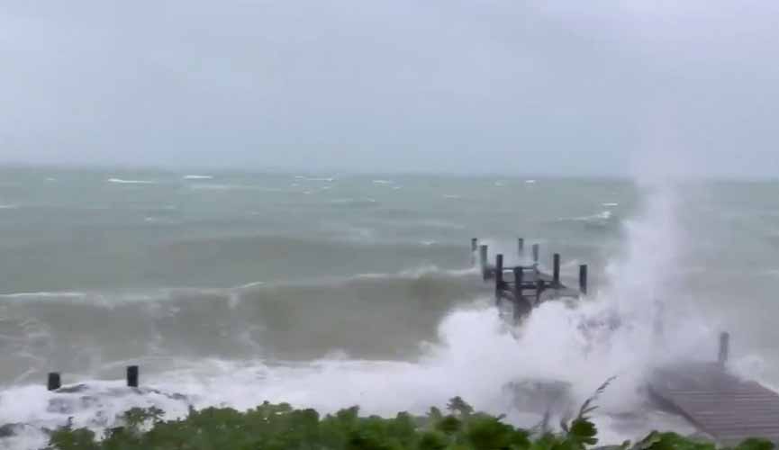 Furacão Dorian aproxima-se da costa da Flórida e da Carolina do Sul