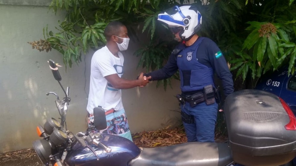 Guarda Municipal de Jundiaí recupera moto furtada e recebe carinho de proprietário