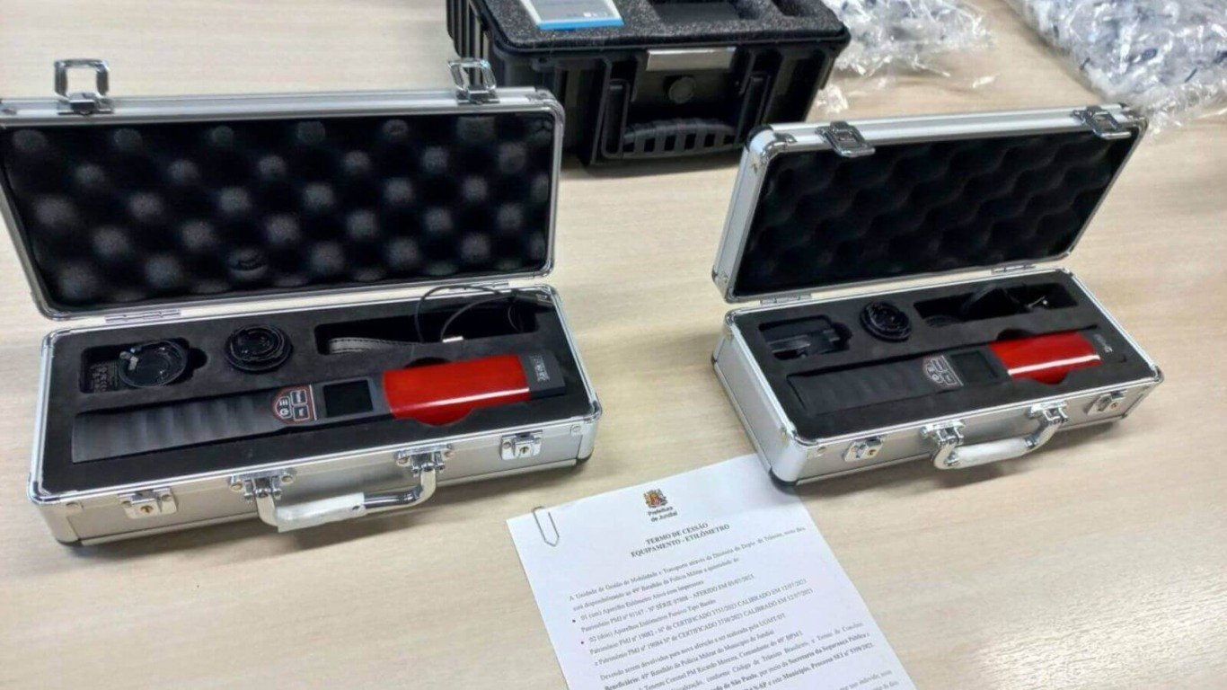 Gestão de Trânsito de Jundiaí entrega 'bafômetros' para a Polícia Militar