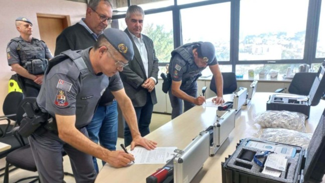 Gestão de Trânsito de Jundiaí entrega 'bafômetros' para a Polícia Militar