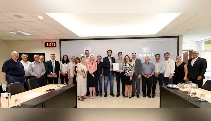 Gestores da Prefeitura de Jundiaí fazem doação ao projeto “Acolha um Quarto” do São Vicente