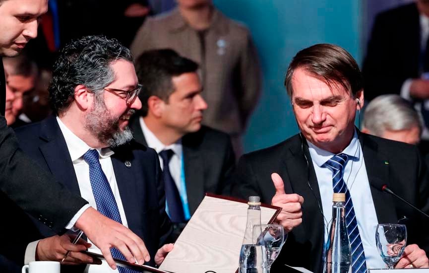 Governo quer reduzir alíquota do IR para máximo de 25%, diz Bolsonaro Governo quer reduzir alíquota do IR para máximo de 25%, diz Bolsonaro