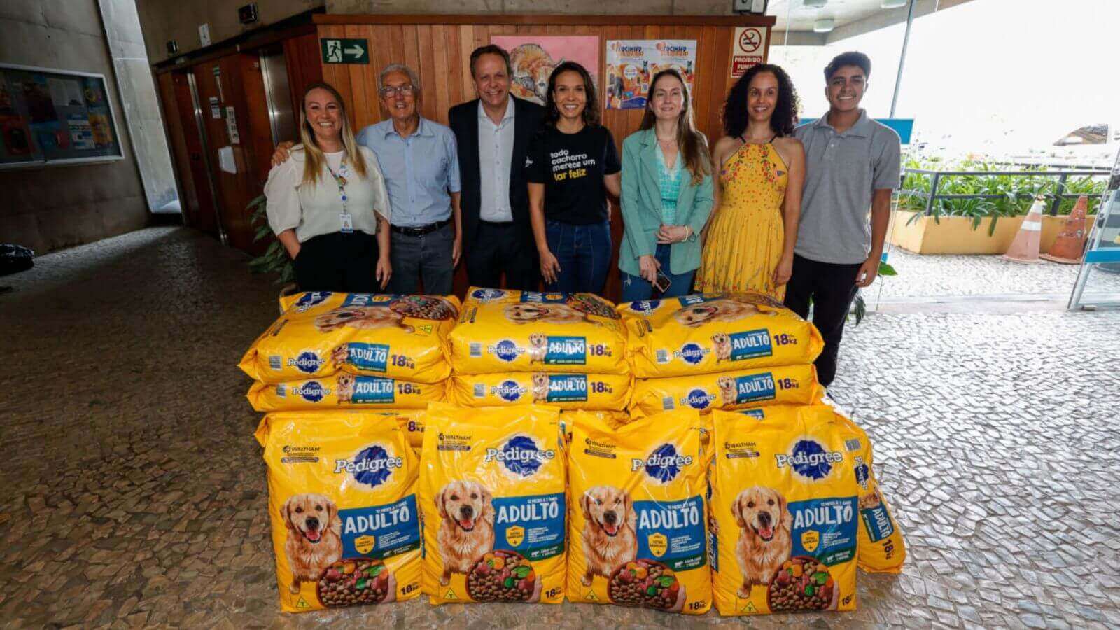 Grupo Mars doa duas toneladas de ração para a Campanha 'Focinho Solidário' de Jundiaí