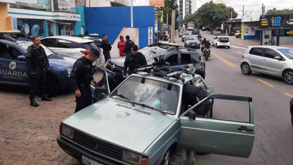 Guarda de Jundiaí prende trio que furtava farmácias na região Guarda de Jundiaí prende trio que furtava farmácias na região