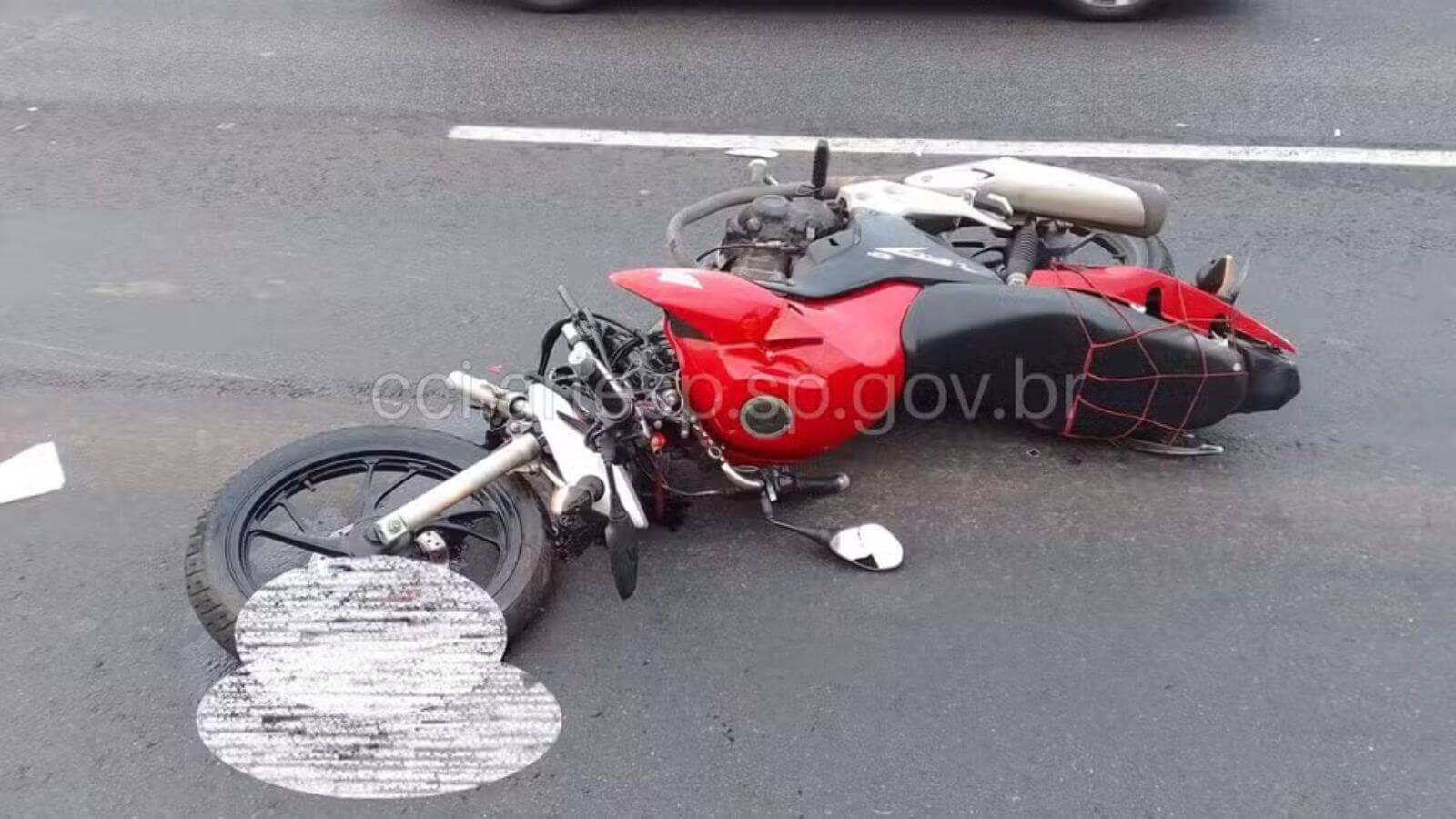 Helicóptero da PM resgata vítima de acidente na Rodovia dos Bandeirantes, em Jundiaí