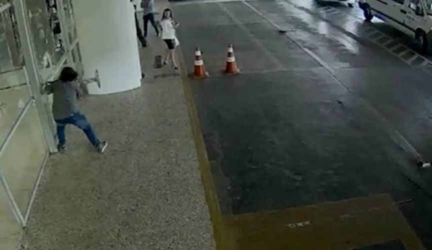 Homem tenta entrar no Senado para esfaquear Bolsonaro e outros políticos