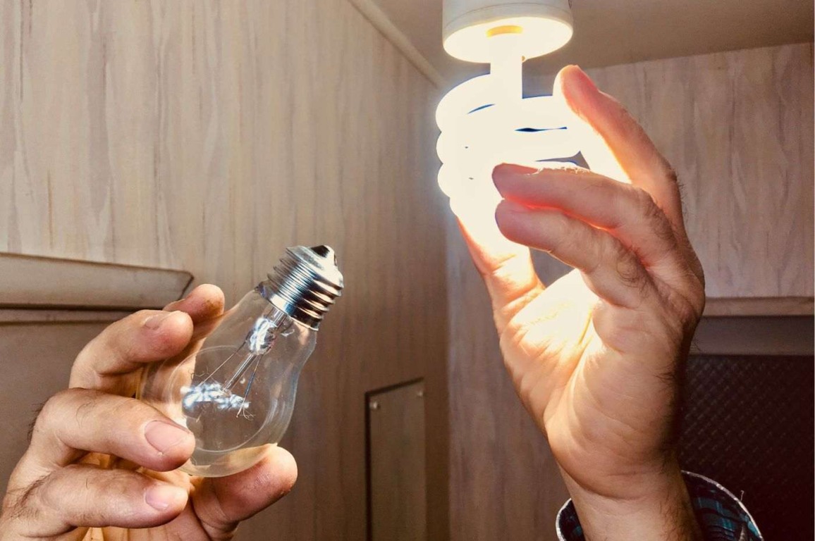 Trocar lâmpadas comuns pelas LED é uma forma de economizar na bandeira amarela