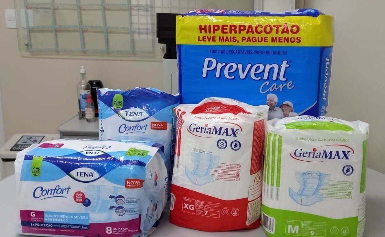 conjunto de fraldas geriátricas