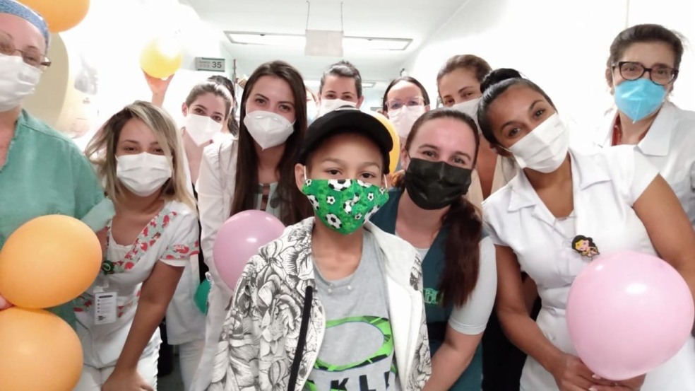 Hospital Universitário de Jundiaí faz alta festiva para paciente da ala infantil Hospital Universitário de Jundiaí faz alta festiva para paciente da ala infantil