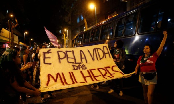 Mulheres protestando pelos seus direitos
