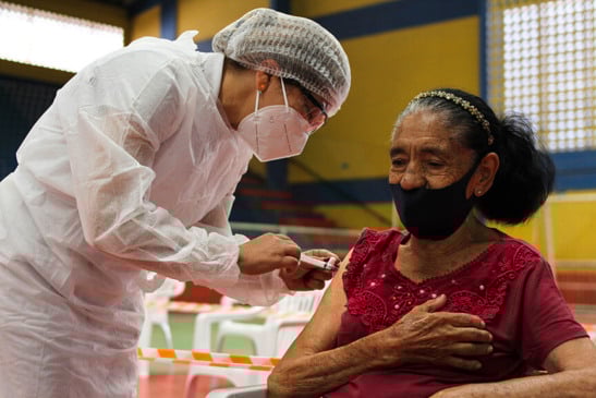 Vacinação de idosos em Campo Limpo Paulista. (Foto: Mauro Utida)