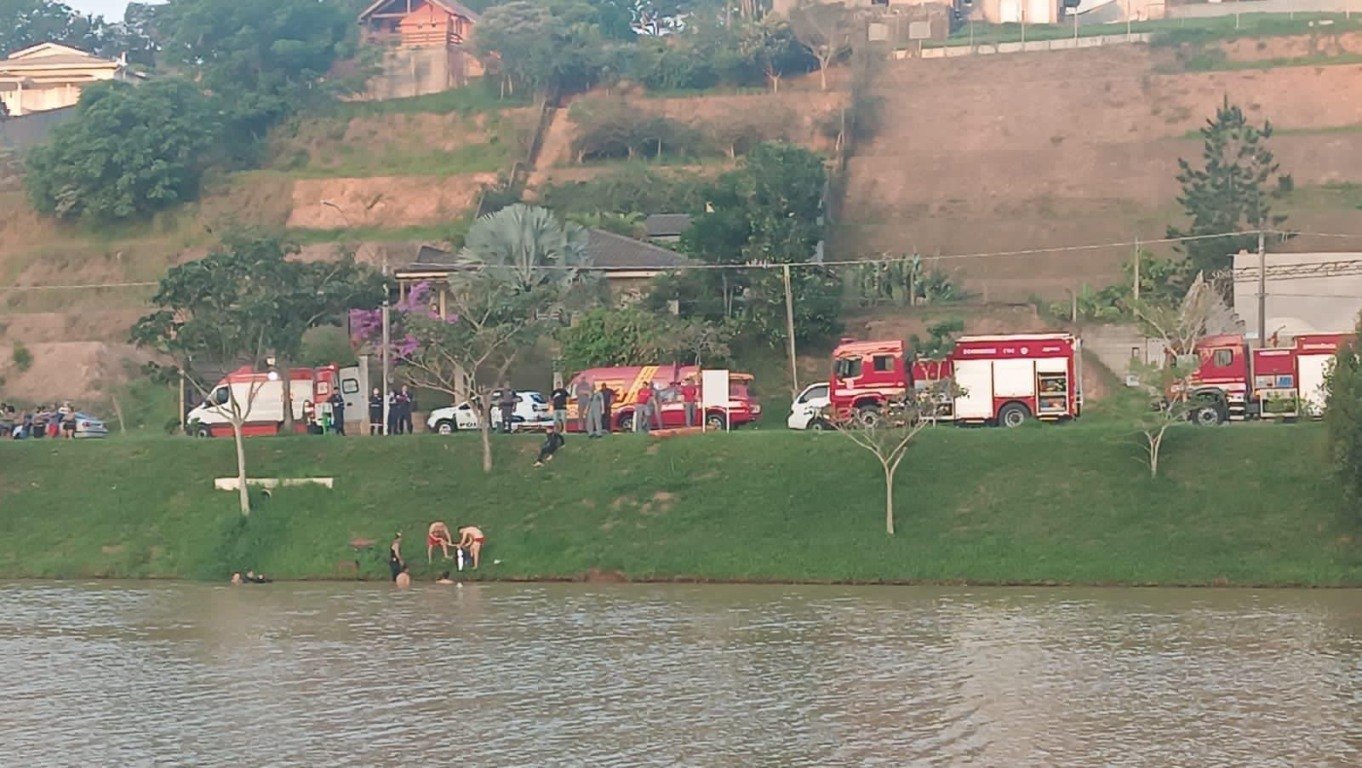 Jovem de Jundiaí morre afogado no lago do Vale Azul Jovem de Jundiaí morre afogado no lago do Vale Azul