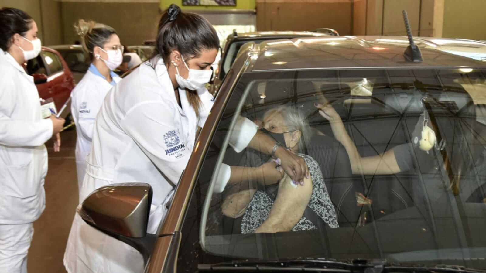 Vacinação via Drive-Thru em Jundiaí