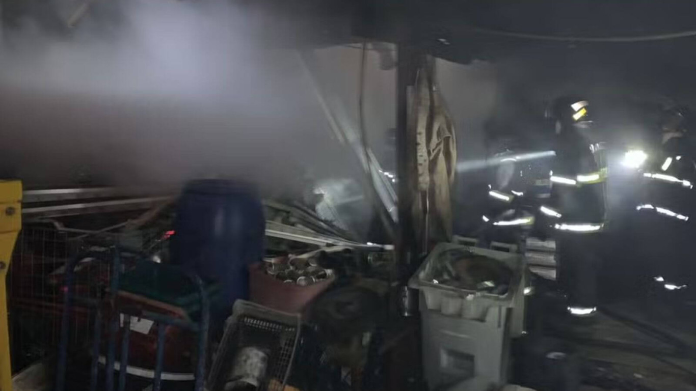 Incêndio atinge galpão de reciclagem em Jundiaí