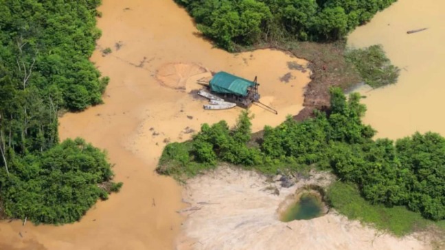 Maquinário de garimpo na Terra Yanomami