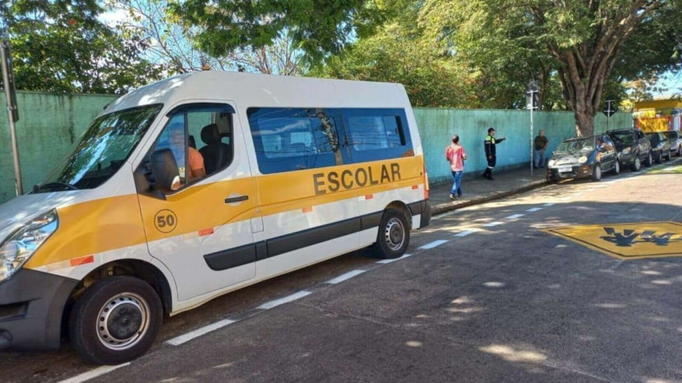 Van de transporte escolar de Jundiaí