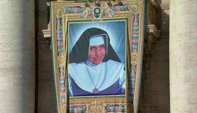 Irmã Dulce é canonizada pelo Papa Fanscisco e se torna a primeira santa brasileira