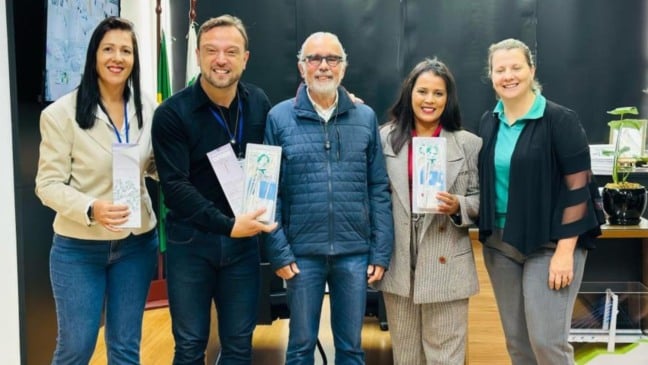 Prefeito de Itupeva, primeira-dama e representantes do Hospital