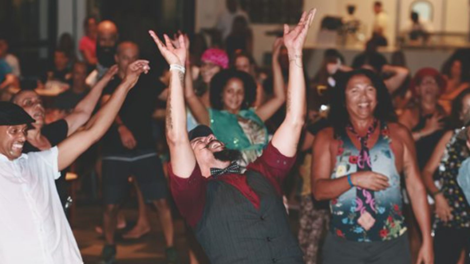Pessoas dançando