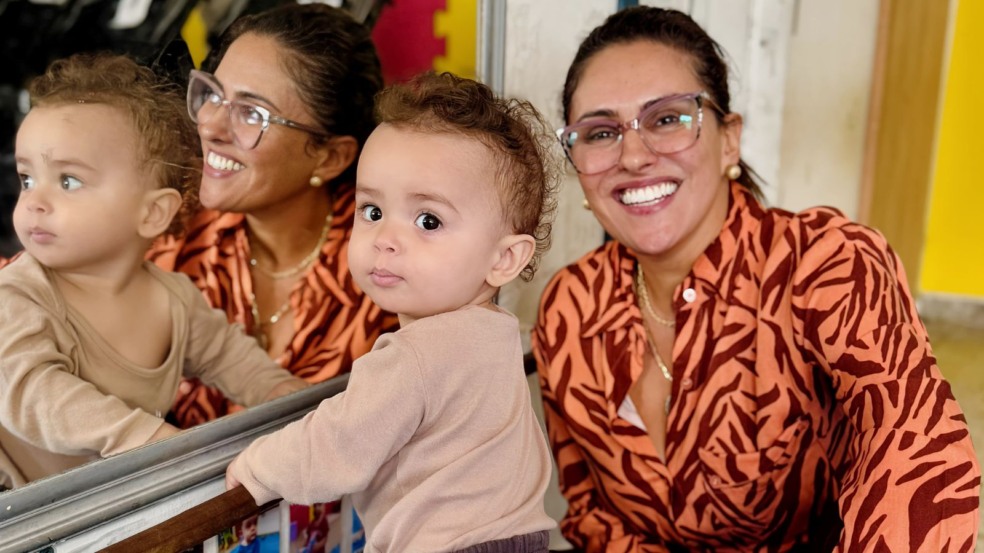 Débora Prado, Prefeita de Jarinu, com criança Débora Prado, Prefeita de Jarinu, com criança