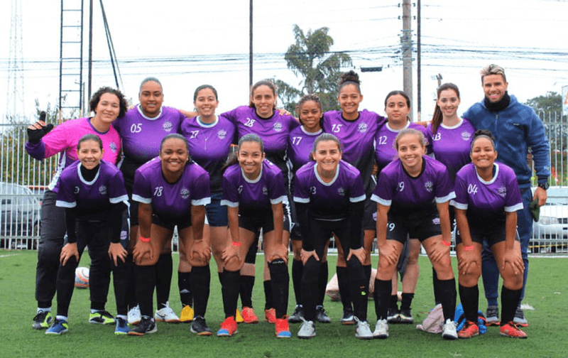 Time de competição posicionados antes do jogo