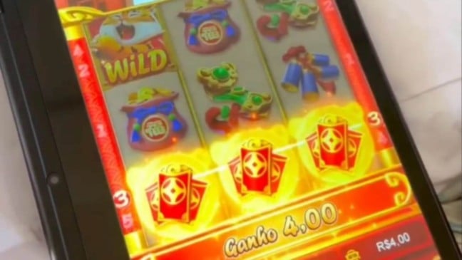 Reprodução do Jogo do Tigrinho em celular