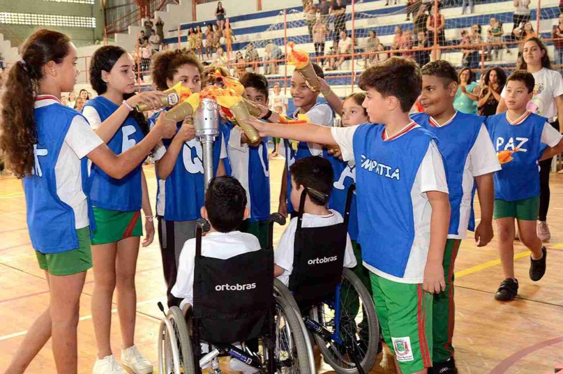Abertura dos Jogos Escolares de Várzea Paulista tem mensagem de equidade e respeito Abertura dos Jogos Escolares de Várzea Paulista tem mensagem de equidade e respeito