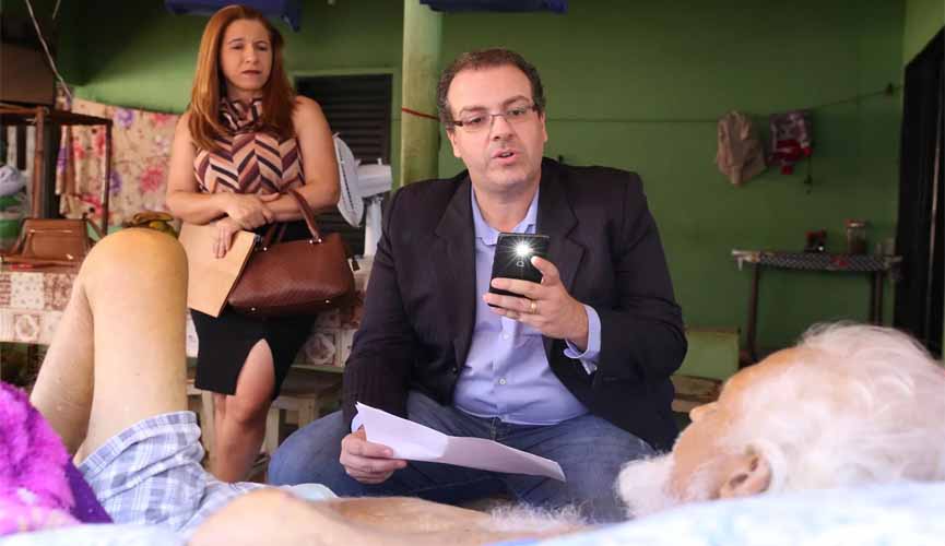 Juíz faz audiência na casa de idoso com câncer que não podia ir ao fórum