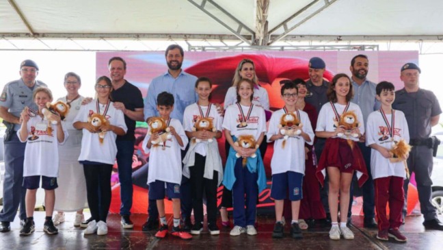 Jundiaí 420 alunos se 'formam' pelo Proerd no Mundo das Crianças