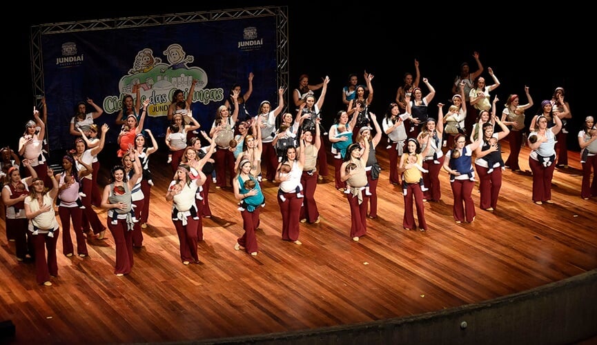 Jundiaí abre Semana do Aleitamento e do Bebê com sucesso no Polytheama