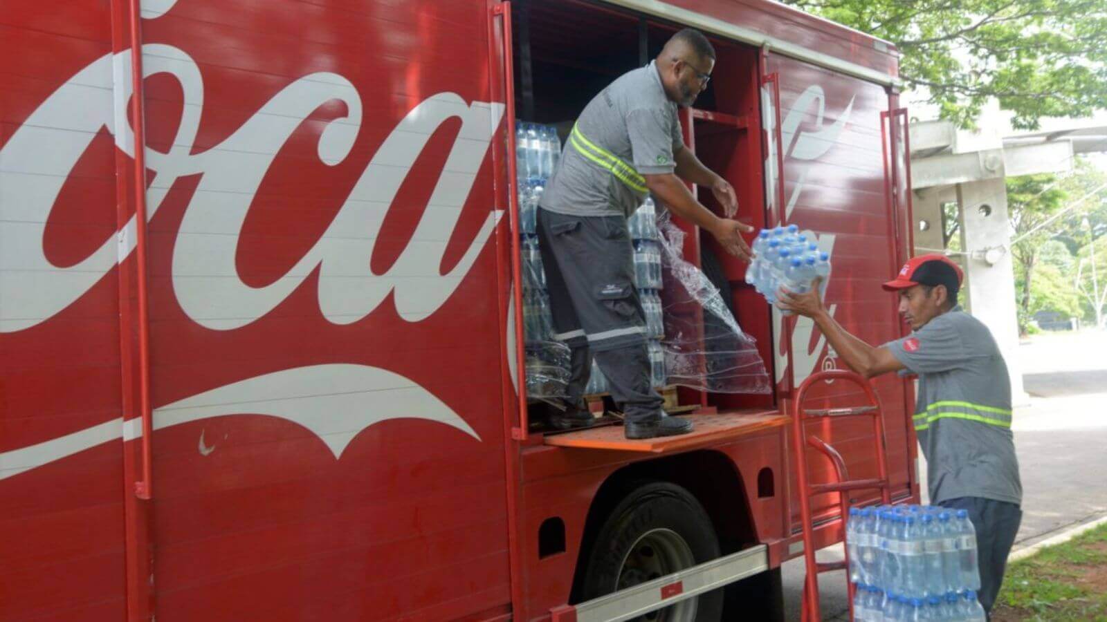 Coca-Cola doa água para Saúde de Jundiaí