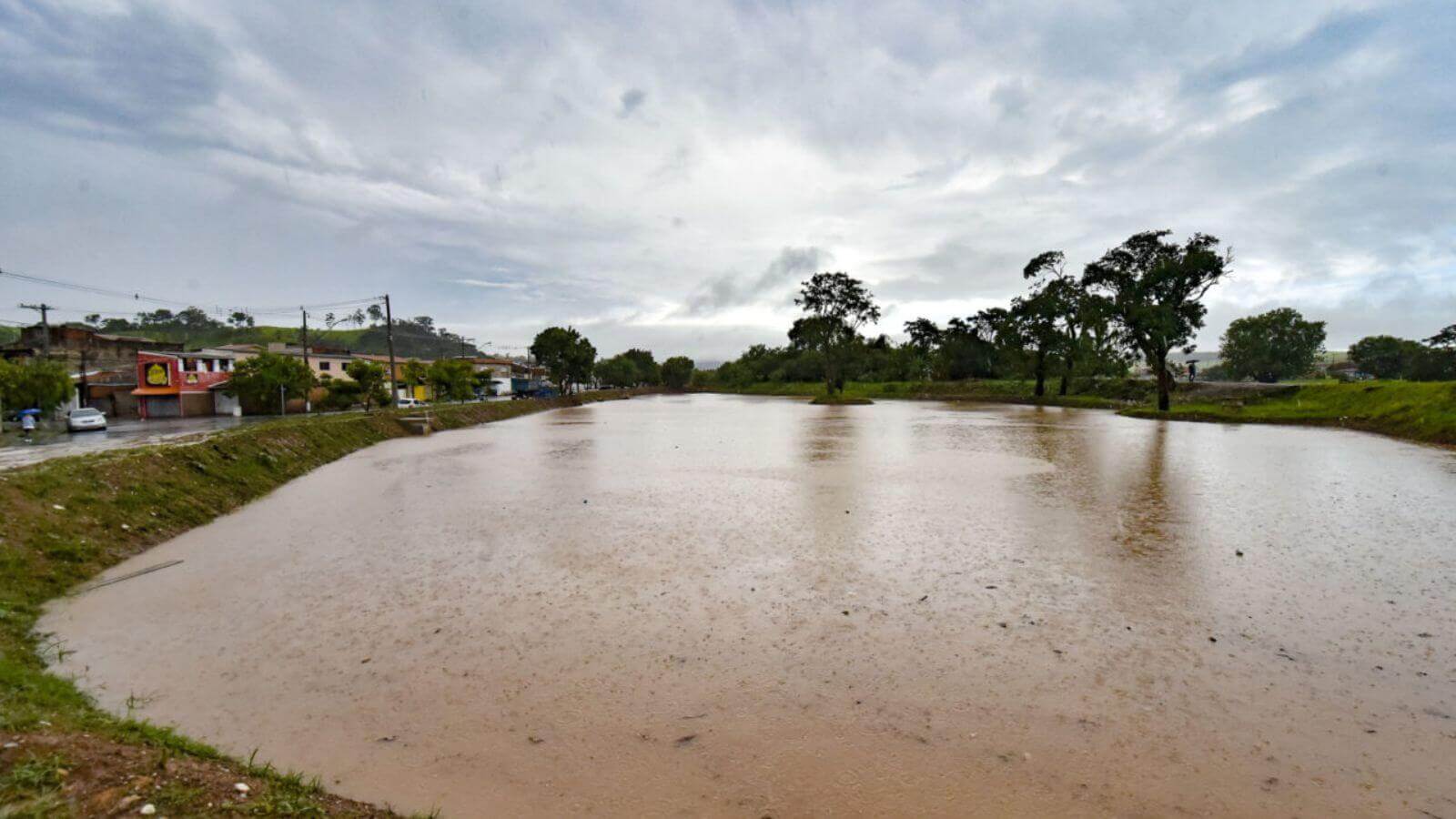 Polder do Jardim Tulipas recebeu grande volume de água nesta terça-feira (28)