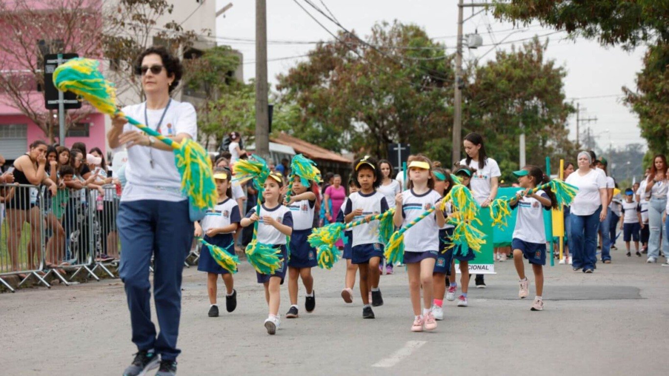 Jundiaí Desfile da Independência no Novo Horizonte reúne mais de 2 mil pessoas