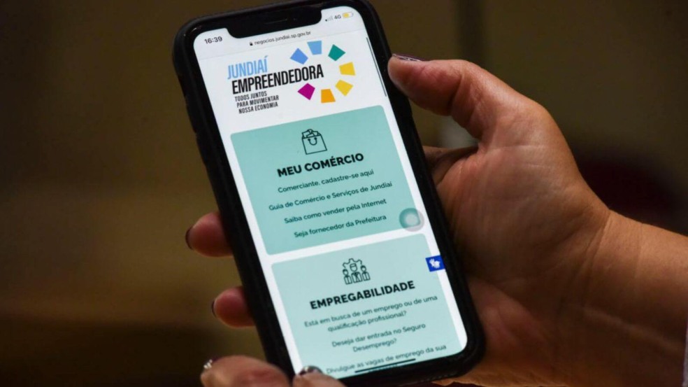 Celular conectado no portal da Jundiaí Empreendedora