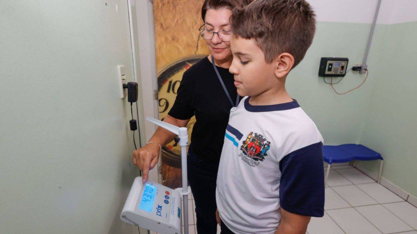 Aluno de Jundiaí sendo medido