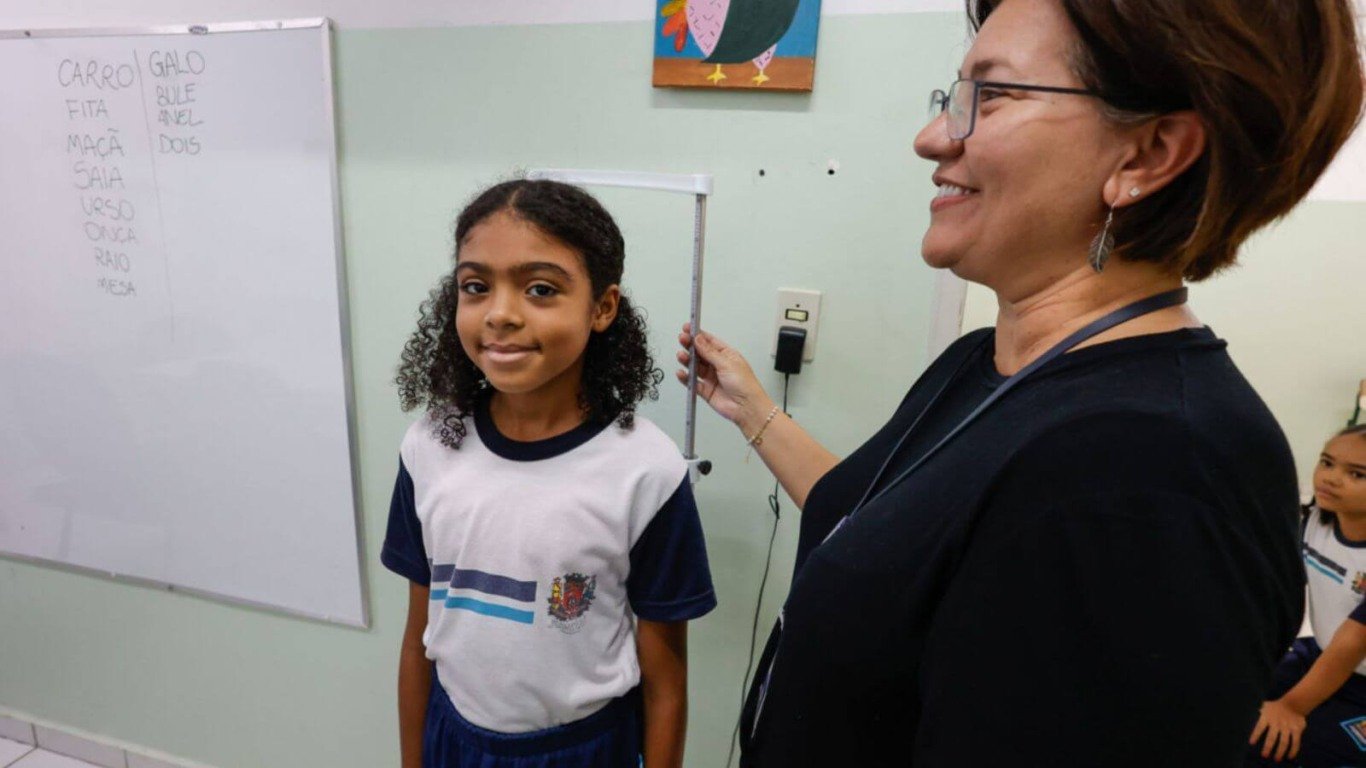 Aluna de Jundiaí sendo medida