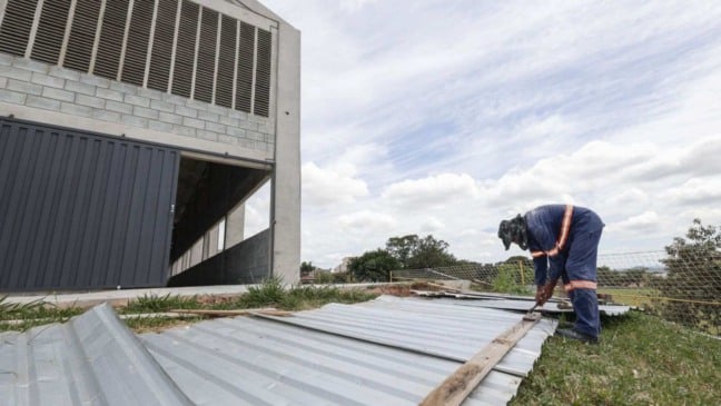 Início das manutenções no CECE Léo Pereira (Bairro Medeiros)