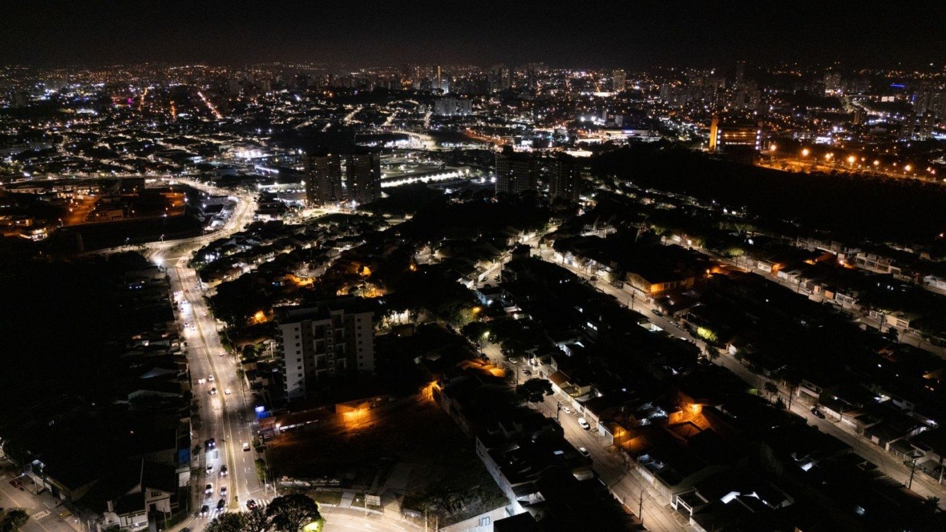 Jundiaí aérea mostra iluminação pública em LED