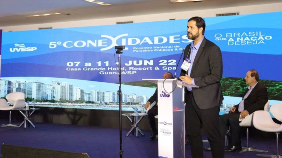 Prefeito Luiz Fernando Machado participa de encontro Conexidades, realizado no Guarujá, nesta quinta-feira (09) (Foto: Prefeitura de Jundiaí)