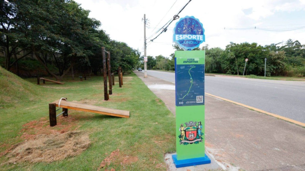 Totem esportivo em parque de Jundiaí