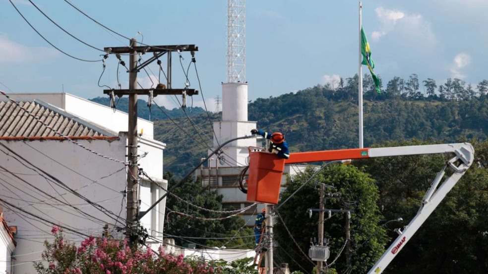 Rua General Carneiro recebe iluminação de LED