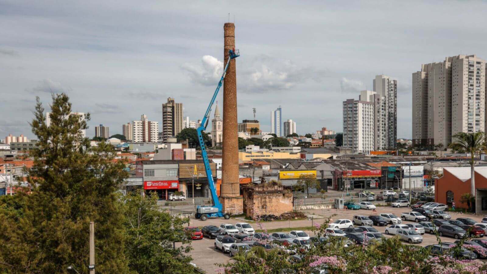 Chaminé do Complexo Argos, em Jundiaí