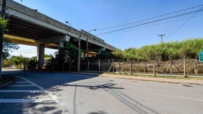 Avenida Navarro de Andrade, sob a rodovia João Cereser