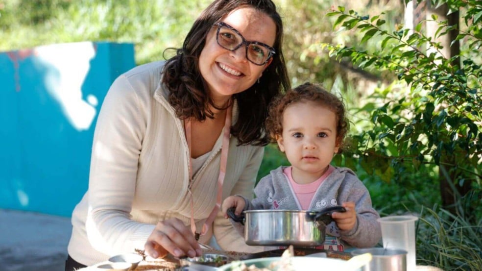 Mãe e filha em escola de Jundiaí