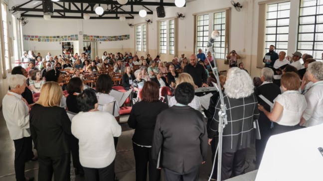 Idosos na conferência